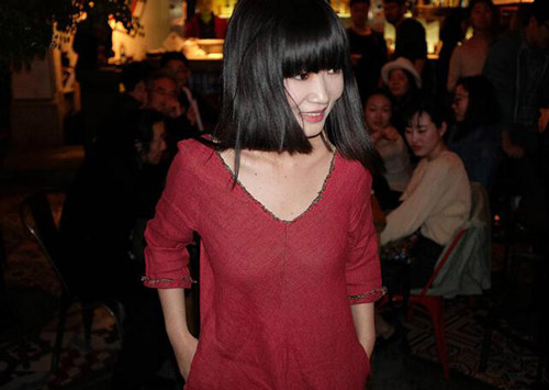 Ůʫ������������أ�����������ɫ�飿