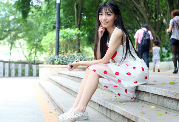 б����ñ�ܣ����ž�Ө��ˮ