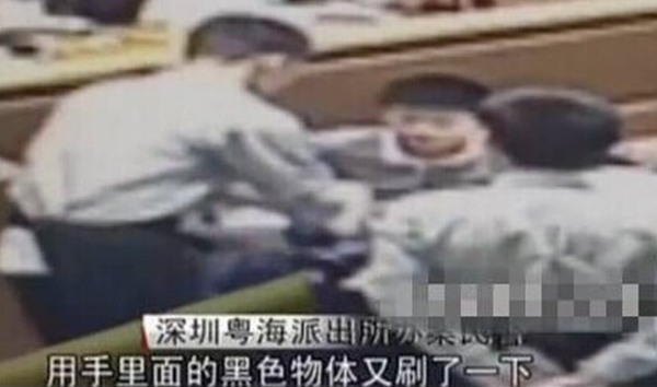 酒店前台小姐一夜火了 摄像头拍下全过程