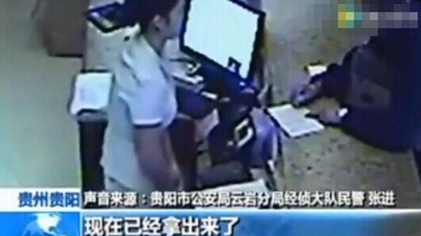 酒店前台小姐一夜火了 摄像头拍下全过程