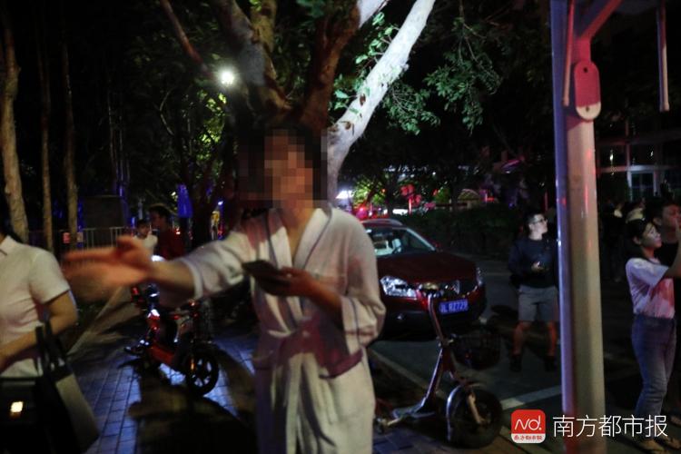 ��������һ���ǾƵ����Ů���͹�ԡ���ܳ�